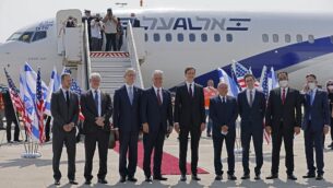 US Presidential Adviser Jared Kushner (C-R) and US National Security Adviser Robert OBrien (C-L) pose with members of the Israeli-American delegation in front of the El Al's flight LY971, which will carry the delegation from Tel Aviv to Abu Dhabi, at the Ben Gurion Airport near Tel Aviv on August 31, 2020. - The El Al flight, scheduled to leave at 0730 GMT from Ben Gurion Airport near Tel Aviv, will carry a delegation led on the American side by President Donald Trump's son-in-law and White House advisor Jared Kushner. (Photo by menahem kahana / AFP)