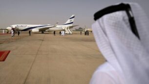 A picture taken on August 31, 2020, shows the El Al's airliner, which is carrying a US-Israeli delegation to the UAE following a normalisation accord, landing on the tarmac at the Abu Dhabi airport, in the first-ever commercial flight from Israel to the UAE. - A US-Israeli delegation including White House advisor Jared Kushner took off on a historic first direct commercial flight from Tel Aviv to Abu Dhabi to mark the normalisation of ties between the Jewish state and the UAE. (Photo by Karim SAHIB / AFP)