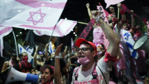 Israelis protest against Israeli prime minister Benjamin Netanyahu as they march on Jaffa Street through Jerusalem on their way to PM Netanyahu's official residence on Balfour.September 05, 2020. Photo by Yonatan Sindel/Flash90 *** Local Caption *** ????


???????
?????
?????
????