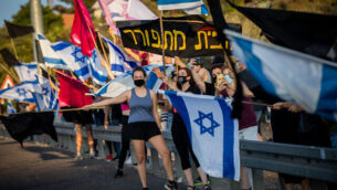 Israelis protest against Prime Minister Benjamin Netanyahu on road number 1, September 26, 2020, during a nationwide lockdown. Photo by Nati Shohat/Flash90 *** Local Caption ***