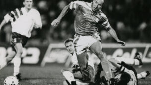 **FILE 1980's**Roni Rosenthal is an Israeli soccer player. He began his career in Maccabi Haifa and later joined a team in Belgium. Photo by Moshe Shai/FLASH90. *** Local Caption *** øåðé øåæðèìùðåú äùîåðéí