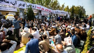 تحصن مخالفان برجام مقابل مجلس- عکس ایسنا
