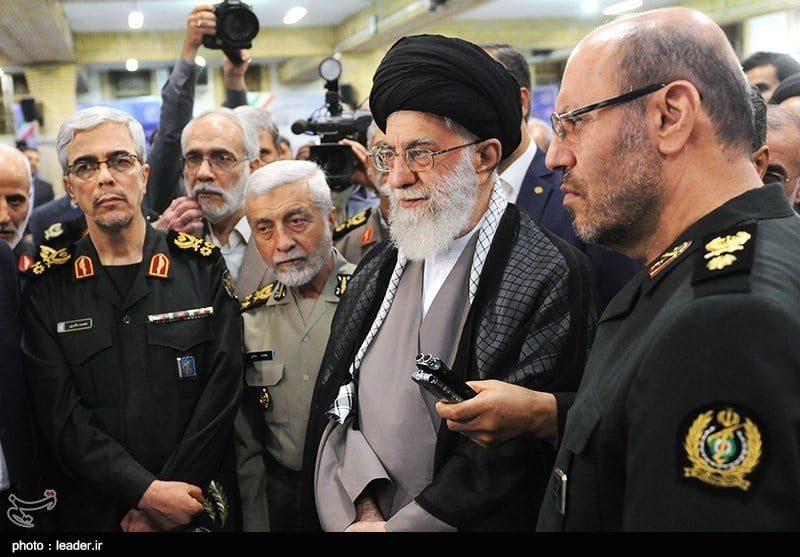 خامنه ای با فرماندهان نظامی دیدار کرده است خامنه ای با فرماندهان نظامی دیدار کرده است