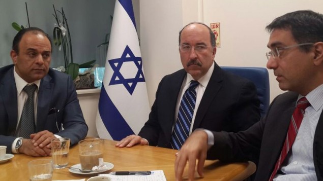 شای کوهن سرکنسول اسرائیل در استانبول (چپ) ۲۱ مارس ۲۰۱۶ با دور گولد (مدیر وزارت امور خارجه) و گیلاد کوهن (رئیس دفتر) در استانبول ترکیه دیدار می کند شای کوهن سرکنسول اسرائیل در استانبول (چپ) ۲۱ مارس ۲۰۱۶ با دور گولد (مدیر وزارت امور خارجه) و گیلاد کوهن (رئیس دفتر) در استانبول ترکیه دیدار می کند