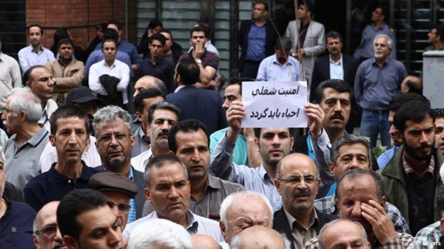 تجمع گروهی از معترضان در ایران