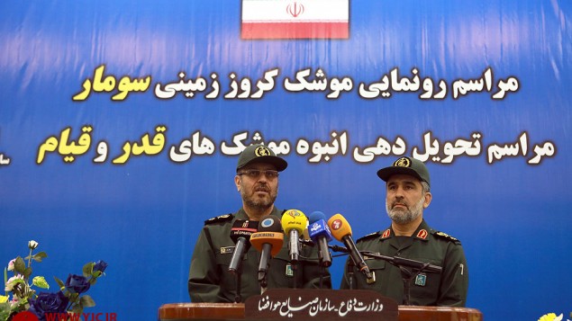 مراسم رونمایی موشک کروز زمینی "سومار" و تحویل دهی انبوه موشک های "قدر" و "قیام"
