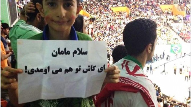 عکس آرشیوی - یک کودک خواستار حضور مادرش در استادیوم شد عکس آرشیوی - یک کودک خواستار حضور مادرش در استادیوم شد
