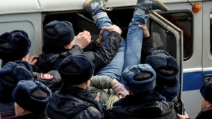 دهها معترض و مخالف دولت روسیه در جریان برگزاری تجمع علیه فساد دستگاه حاکم در مسکو بازداشت شدند