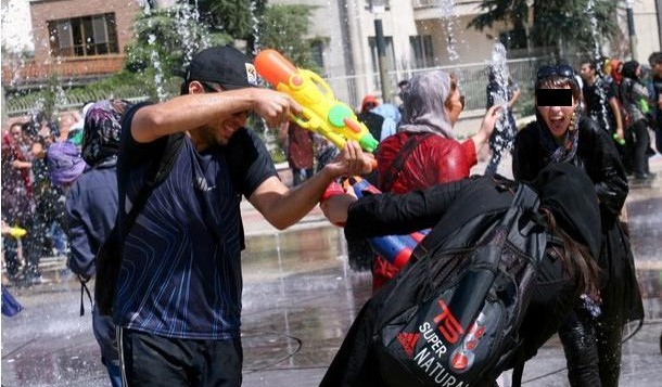 آب بازی منجر به بازداشت و جریمه و شلاق در ایران