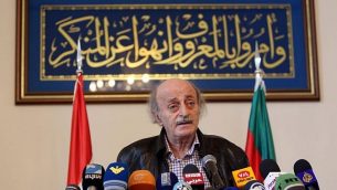 رهبر سیاسی اقلیت دروزی لبنان در کنفرانس مطبوعاتی پس از دیدار با رهبران مذهبی دروز در بیروت