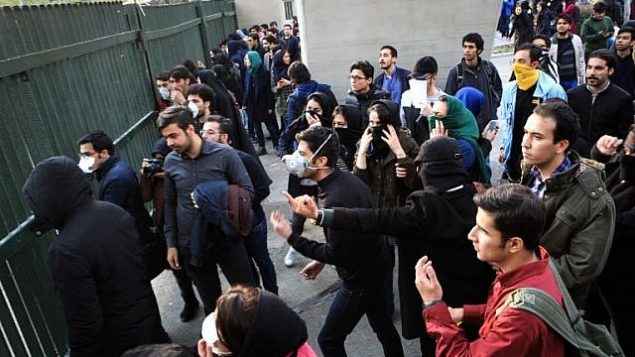 توضیح تصویر: دانشجویان ایرانی در دانشگاه تهران