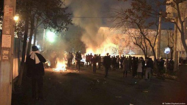 آتش و دود در اطراف خانه نورعلی تابنده، قطب دراویش گنابادی در خیابان گلستان هفتم تهران