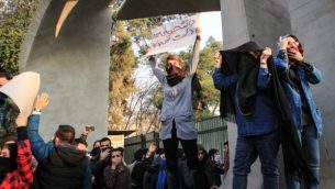 Iranian Protesters front of university of Tehran