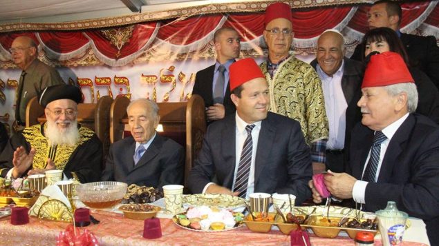 زنده یاد پرزیدنت شیمعون پرس در مراسم «میمونا» در اورشلیم (21 آوریل 2014) (عکس: یوسف آوی یائیر آنگل) زنده یاد پرزیدنت شیمعون پرس در مراسم «میمونا» در اورشلیم (21 آوریل 2014) (عکس: یوسف آوی یائیر آنگل)