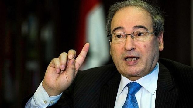 توضیح تصویر: فیصل مقداد معاون وزیر خارجه‌ی سوریه حین گفتگو در مصاحبه با اسوشیتد پرس در دفتر خود در دمشق، سوریه، ۱۳ آوریل ۲۰۱۶. (AP Photo/Hassan Ammar)