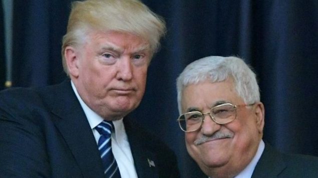 توضیح تصویر: دونالد ترامپ، رئیس جمهور ایالات متحده، چپ، و محمود عباس رهبر فلسطینی در مقابل دوربین در یک کنفرانس مشترک مطبوعاتی در کاخ ریاست جمهوری در بیتاللحم، کرانهی باختری، ۲۳ مه ۲۰۱۷.
(AFP/Mandel Ngan) توضیح تصویر: دونالد ترامپ، رئیس جمهور ایالات متحده، چپ، و محمود عباس رهبر فلسطینی در مقابل دوربین در یک کنفرانس مشترک مطبوعاتی در کاخ ریاست جمهوری در بیتاللحم، کرانهی باختری، ۲۳ مه ۲۰۱۷.
(AFP/Mandel Ngan)