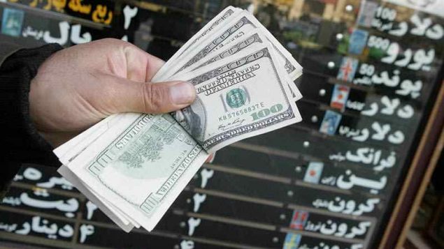 مقابل یک صرافی در میدان فردوسی تهران