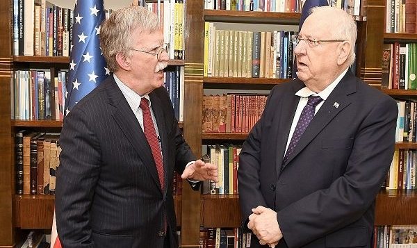 جان بولتون مشاور امنیت ملی ایالات متحده با روئن ریولین رئیس جمهور اسرائیل