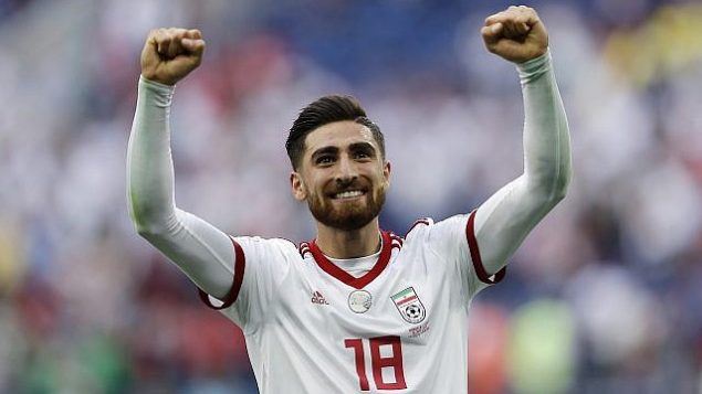 توضیح تصویر: در عکسی از 15 ژوئن 2018، علیرضا جهانبخش پیروزی تیم خود را پس از مسابقه گروه ب میان مراکش و ایران در جام جهانی 2018 در استادیوم سنت پترز بورگ، در سنت پترز بورگ، روسیه جشن می گیرد.
(AP Photo/Themba Hadebe) توضیح تصویر: در عکسی از 15 ژوئن 2018، علیرضا جهانبخش پیروزی تیم خود را پس از مسابقه گروه ب میان مراکش و ایران در جام جهانی 2018 در استادیوم سنت پترز بورگ، در سنت پترز بورگ، روسیه جشن می گیرد.
(AP Photo/Themba Hadebe)