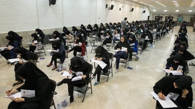 صحنه ای از کنکور دانشگاهها در ایران صحنه ای از کنکور دانشگاهها در ایران
