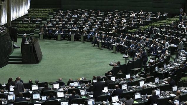 تصویر: عکس تزئینی از نشستی در مجلس ایران در تهران، ایران، ۲۸ اوت ۲۰۱۸. (Vahid Salemi/AP) تصویر: عکس تزئینی از نشستی در مجلس ایران در تهران، ایران، ۲۸ اوت ۲۰۱۸. (Vahid Salemi/AP)