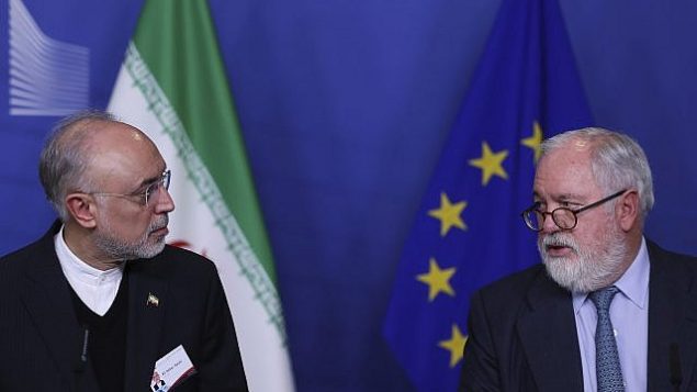 تصویر: علی اکبر صالحی معاون رئیس جمهور ایران و رئیس سازمان انرژی اتمی، چپ، و آریاس کانت کمیسیونر انرژی و اقدام آب و هوایی اتحادیه اروپا در کنفرانس خبری مشترک در مقر کمیسیون اروپایی در بروکسل، ۲۶ نوامبر ۲۰۱۸. (Francisco Seco/AP) تصویر: علی اکبر صالحی معاون رئیس جمهور ایران و رئیس سازمان انرژی اتمی، چپ، و آریاس کانت کمیسیونر انرژی و اقدام آب و هوایی اتحادیه اروپا در کنفرانس خبری مشترک در مقر کمیسیون اروپایی در بروکسل، ۲۶ نوامبر ۲۰۱۸. (Francisco Seco/AP)