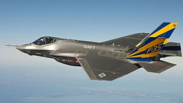 تصویر: یک جت جنگنده اف ۳۵ نیروی دریایی ایالات متحده حین پرواز آزمایشی. 
(US Navy/Wikimedia Commons)
