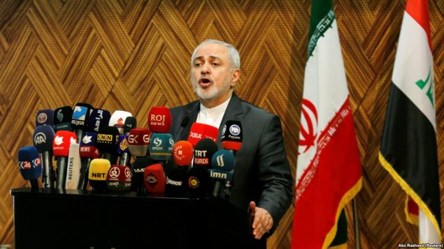 محمد جواد ظریف، وزیر خارجه ایران روز یکشنبه ۲۱ بهمن، در فرودگاه بیروت