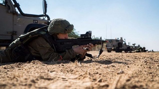 تصویر: نیروهای دفاعی در نزدیکی نوار غزه حین تمرینات آموزشی، ۶ دسامبر ۲۰۱۶.
(IDF Spokesperson's Unit) تصویر: نیروهای دفاعی در نزدیکی نوار غزه حین تمرینات آموزشی، ۶ دسامبر ۲۰۱۶.
(IDF Spokesperson's Unit)