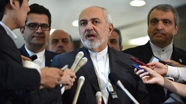 محمدجواد ظریف وزیر خارجه ایران، وسط، پس از ملاقات با تارو کونو وزیر خارجه ژاپن در وزارت خارجه توکیو، ۱۶ مه ۲۰۱۹، به سوالات پاسخ می دهد. (Photo by Kazuhiro NOGI / AFP) محمدجواد ظریف وزیر خارجه ایران، وسط، پس از ملاقات با تارو کونو وزیر خارجه ژاپن در وزارت خارجه توکیو، ۱۶ مه ۲۰۱۹، به سوالات پاسخ می دهد. (Photo by Kazuhiro NOGI / AFP)