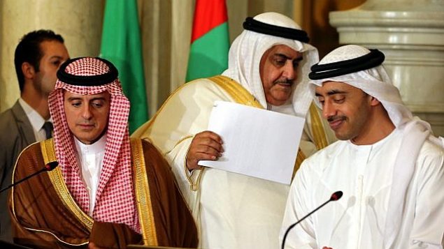 تصویر: عادل الجبیر وزیر خارجه عربستان سعودی، چپ، در کنفرانس مطبوعاتی مشترک با خالد بن احمد آل خلیفه وزیر خارجه بحرین، وسط، عبدالله بن زیاد آل نحیان وزیر خارجه امارات متحد عربی، راست، و سامه شُکری، همتای مصری ایشان، در قاهره، م صر، ۵ ژوئیه ۲۰۱۷. (Khaled Elfiqi, Pool, via AP) تصویر: عادل الجبیر وزیر خارجه عربستان سعودی، چپ، در کنفرانس مطبوعاتی مشترک با خالد بن احمد آل خلیفه وزیر خارجه بحرین، وسط، عبدالله بن زیاد آل نحیان وزیر خارجه امارات متحد عربی، راست، و سامه شُکری، همتای مصری ایشان، در قاهره، م صر، ۵ ژوئیه ۲۰۱۷. (Khaled Elfiqi, Pool, via AP)