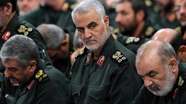 تصویر: پاسدار قاسم سلیمانی فرمانده نیروی قدس سپاه پاسداران، وسط، در جلسه ای با علی خامنه ای ولی فقیه و فرماندهان سپاه در تهران، ایران، ۱۸ سپتامبر ۲۰۱۶.
(Office of the Iranian Supreme Leader via AP) تصویر: پاسدار قاسم سلیمانی فرمانده نیروی قدس سپاه پاسداران، وسط، در جلسه ای با علی خامنه ای ولی فقیه و فرماندهان سپاه در تهران، ایران، ۱۸ سپتامبر ۲۰۱۶.
(Office of the Iranian Supreme Leader via AP)