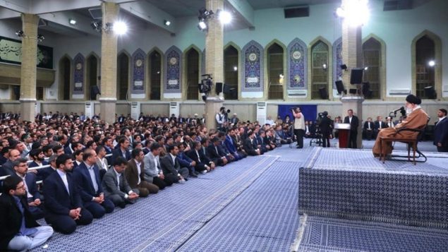 خامنه ای در دیدار با جمعی از معلمان خامنه ای در دیدار با جمعی از معلمان