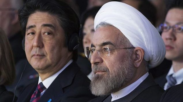 تصویر: حسن روحانی رئیس جمهور ایران، راست، شینزو آبه نخست وزیر ژاپن، در کنفرانس مشترک مطبوعاتی، کاخ سعادت آباد در تهران، پایتخت ایران،‌ ۱۲ ژوئن ۲۰۱۹. (AFP)