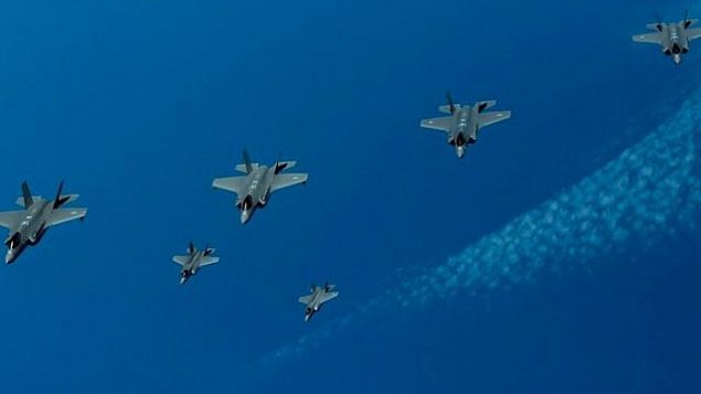 تصویر: جتهای جنگنده اف۳۵ اسرائیل، ایالات متحده و بریتانیا در مانورهای هوایی بر فراز دریای مدیترانه، ۲۵ ژوئن ۲۰۱۹. (Israel Defense Forces) تصویر: جتهای جنگنده اف۳۵ اسرائیل، ایالات متحده و بریتانیا در مانورهای هوایی بر فراز دریای مدیترانه، ۲۵ ژوئن ۲۰۱۹. (Israel Defense Forces)