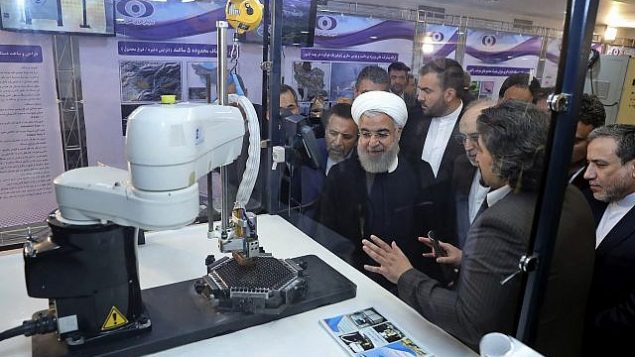 تصویر: در عکسی از ۹ آوریل ۲۰۱۸، که در وبسایت رسمی ریاست جمهوری ایران منتشر شد، حسن روحانی رئیس جمهور در مراسمی به مناسبت «روز ملی انرژی اتمی» در تهران، ایران، به توضیحاتی پیرامون دستاوردهای تازه هسته ای گوش فرا میدهد. (Iranian Presidency Office via AP, File) تصویر: در عکسی از ۹ آوریل ۲۰۱۸، که در وبسایت رسمی ریاست جمهوری ایران منتشر شد، حسن روحانی رئیس جمهور در مراسمی به مناسبت «روز ملی انرژی اتمی» در تهران، ایران، به توضیحاتی پیرامون دستاوردهای تازه هسته ای گوش فرا میدهد. (Iranian Presidency Office via AP, File)