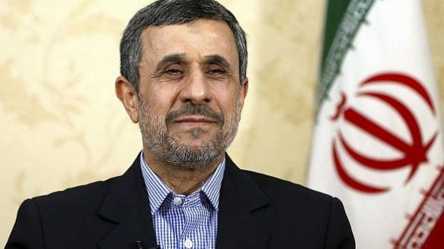 محمود احمدی نژاد، رئیس جمهور پیشین ایران، در دفتر خود در تهران، آوریل ۲۰۱۷.
(AP Photo/Ebrahim Noroozi, File) محمود احمدی نژاد، رئیس جمهور پیشین ایران، در دفتر خود در تهران، آوریل ۲۰۱۷.
(AP Photo/Ebrahim Noroozi, File)