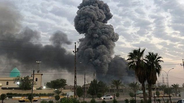 تصویر: در عکسی از ۱۲ اوت ۲۰۱۹، از انفجاری در پایگاه نظامی جنوب غربی بغداد، عراق، دود به هوا برخاسته است. (AP Photo/Loay Hameed) تصویر: در عکسی از ۱۲ اوت ۲۰۱۹، از انفجاری در پایگاه نظامی جنوب غربی بغداد، عراق، دود به هوا برخاسته است. (AP Photo/Loay Hameed)