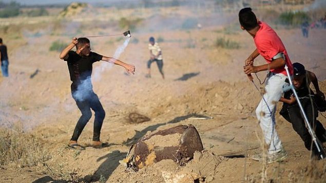تصویر: معترضان فلسطینی در زدوخورد با نیروهای اسرائیلی در تظاهرات مرز غزه و اسرائیل، نزدیک محله «شجاعیه»، شهر غزه، ۲ اوت ۲۰۱۹. (Hassan Jedi/Flash90) تصویر: معترضان فلسطینی در زدوخورد با نیروهای اسرائیلی در تظاهرات مرز غزه و اسرائیل، نزدیک محله «شجاعیه»، شهر غزه، ۲ اوت ۲۰۱۹. (Hassan Jedi/Flash90)