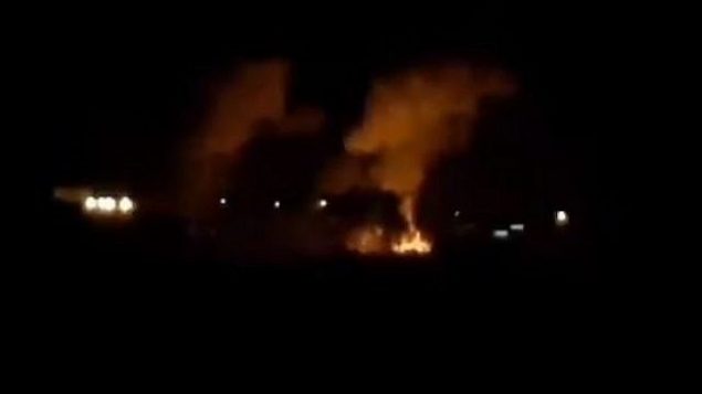 تصویر: انفجارهایی که روز دوشنبه ۲۶ اوت در نوار غزه مشاهده میشود ظاهرا در اثر حمله نیروی هوایی پس از پرتاب سه راکت به درون اسرائیل است. (Screencapture/Twitter) تصویر: انفجارهایی که روز دوشنبه ۲۶ اوت در نوار غزه مشاهده میشود ظاهرا در اثر حمله نیروی هوایی پس از پرتاب سه راکت به درون اسرائیل است. (Screencapture/Twitter)