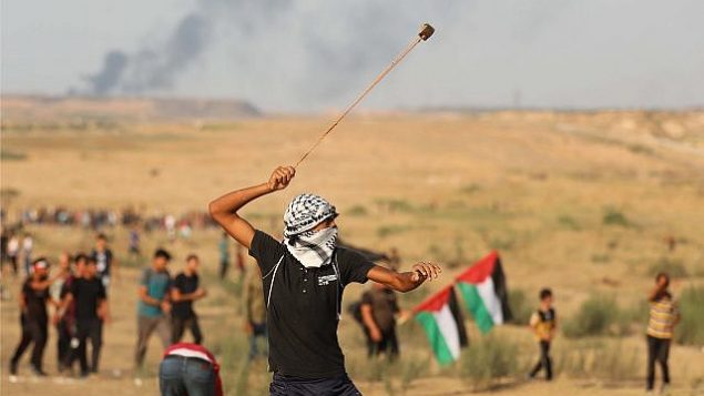 تصویر: تظاهرکنندگان فلسطینی در اعتراضاتی که در امتداد مرز نزدیک به شهر غزه روی داد، با نیروهای اسرائیلی درگیر شدند، ۶ سپتامبر ۲۰۱۹. (Hassan Jedi/Flash90) تصویر: تظاهرکنندگان فلسطینی در اعتراضاتی که در امتداد مرز نزدیک به شهر غزه روی داد، با نیروهای اسرائیلی درگیر شدند، ۶ سپتامبر ۲۰۱۹. (Hassan Jedi/Flash90)