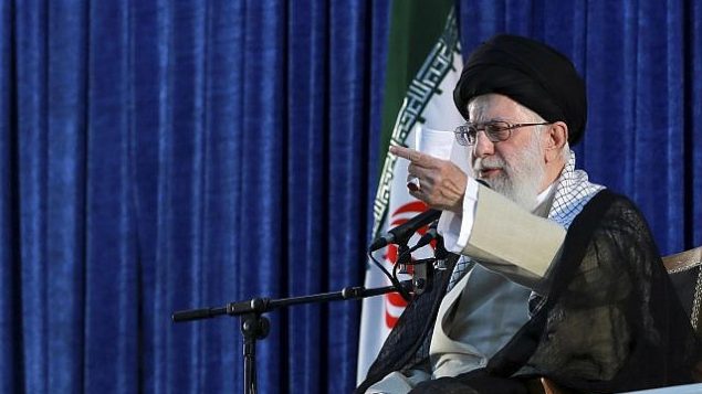 تصویر: علی خامنه ای، ولی فقیه ایران حین سخنرانی در مراسم سی-‌اُمین سالگرد مرگ روح الله خمینی بنیانگزار انقلاب اسلامی، در آرامگاه وی در حومه تهران، ایران، ۴ ژوئن ۲۰۱۹. 
(Office of the Iranian Supreme Leader via AP)
