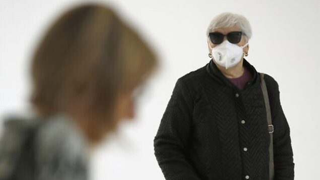 People wearing protective masks arrive at Samson Assuta Ashdod University Hospital on March 16, 2020 in the southern Israeli city of Ashdod, as the Jewish state introduces stringent measures to control the coronavirus pandemic. - Israel is grappling with 255 coronavirus cases amid an accelerating global Covid-19 pandemic. (Photo by JACK GUEZ / AFP) People wearing protective masks arrive at Samson Assuta Ashdod University Hospital on March 16, 2020 in the southern Israeli city of Ashdod, as the Jewish state introduces stringent measures to control the coronavirus pandemic. - Israel is grappling with 255 coronavirus cases amid an accelerating global Covid-19 pandemic. (Photo by JACK GUEZ / AFP)