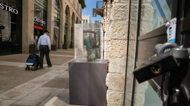 An Israelis man walk past a closed store in the empty Mamila Mall in the Old City of Jerusalem on March 16, 2020. For Fear of Coronavirus, Israel Closes all Borders decreasing the number of tourits. The government orders all bars, restaurants and malls to close in an effort to contain the spread of virus.
Photo by Olivier Fitoussi/Flash90 *** Local Caption *** ?????
??????
????
???
???????