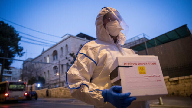 Magen David Adom worker wears protective clothing as a preventive measure against the coronavirus arrive to test a patient with symptoms of COVID-19 (coronavirus), in Jerusalem, March 16, 2020. Photo by Yonatan Sindel/Flash90 *** Local Caption *** ?????
??????
????
???
??????
?????
??????
?????