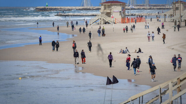 Israelis visit the beach in Tel Aviv on March 21, 2020. The Israeli governments has issued instructions to avoid public spaces, as the number of those infected by the Corona virus keeps growing. Photo by Avshalom Sassoni/Flash90 *** Local Caption *** תל אביב
ריק
קורונה Israelis visit the beach in Tel Aviv on March 21, 2020. The Israeli governments has issued instructions to avoid public spaces, as the number of those infected by the Corona virus keeps growing. Photo by Avshalom Sassoni/Flash90 *** Local Caption *** תל אביב
ריק
קורונה