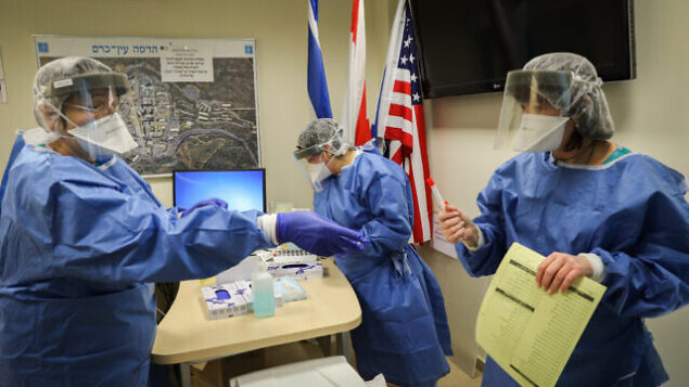 Hadassah Ein Kerem medical team members, wearing protective gear, are handling a Coronavirus test sample of Hadassah Ein Kerem workers at the Hadassah Ein Kerem Hospital in Jerusalem on March 24, 2020. Photo by Yossi Zamir/Flash90 *** Local Caption *** קורונה
וירוס
מגיפה
מגן דוד אדום
צוות רפואי
הצלה
בדיקות
נשאים
הדסה עין כרם Hadassah Ein Kerem medical team members, wearing protective gear, are handling a Coronavirus test sample of Hadassah Ein Kerem workers at the Hadassah Ein Kerem Hospital in Jerusalem on March 24, 2020. Photo by Yossi Zamir/Flash90 *** Local Caption *** קורונה
וירוס
מגיפה
מגן דוד אדום
צוות רפואי
הצלה
בדיקות
נשאים
הדסה עין כרם