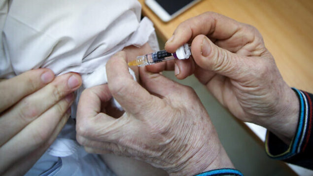 Illustration of a man recieving a vaccine against whooping cough, at the Ministry of Health, in Tzfat, Northern Israel. November 06, 2018. Photo by David Cohen/FLASH90 *** Local Caption *** çéñåðéí
çéñåï
îùøã äáøéàåú Illustration of a man recieving a vaccine against whooping cough, at the Ministry of Health, in Tzfat, Northern Israel. November 06, 2018. Photo by David Cohen/FLASH90 *** Local Caption *** çéñåðéí
çéñåï
îùøã äáøéàåú