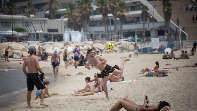 Israelis enjoy the beach in Tel Aviv, as restrictions having been taken on the public in order to prevent the spread of the Coronavirus, have slightly been lifted. May 12, 2020. Photo by Miriam Alster/FLASH90 *** Local Caption *** חוף הים קיץ
ים
תל אביב
קורונה Israelis enjoy the beach in Tel Aviv, as restrictions having been taken on the public in order to prevent the spread of the Coronavirus, have slightly been lifted. May 12, 2020. Photo by Miriam Alster/FLASH90 *** Local Caption *** חוף הים קיץ
ים
תל אביב
קורונה