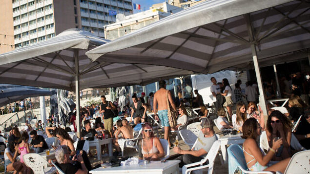 Israelis enjoy the beach in Tel Aviv on May 29, 2020. Photo by Miriam Alster/Flash90 *** Local Caption *** ים
חוף
תל אביב
קיץ
מסעדה
פתוח Israelis enjoy the beach in Tel Aviv on May 29, 2020. Photo by Miriam Alster/Flash90 *** Local Caption *** ים
חוף
תל אביב
קיץ
מסעדה
פתוח